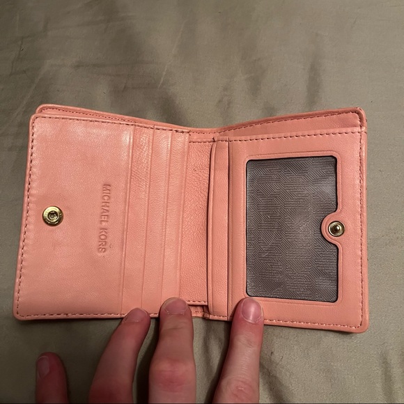 Small quilted MK Wallet - Picture 3 of 4